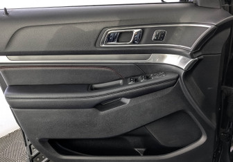 Подержанный автомобиль Ford Explorer 2016 года (19 фото)