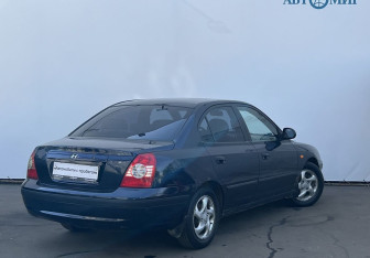 Подержанный автомобиль Hyundai Elantra Sedan 2005 года (5 фото)