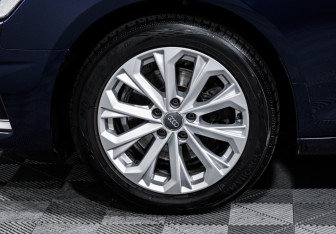 Подержанный автомобиль Audi A4 Sedan 2020 года (15 фото)