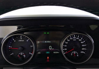 Подержанный автомобиль Kia Carnival 2021 года (20 фото)