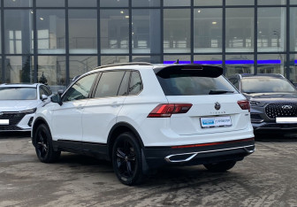 Подержанный автомобиль Volkswagen Tiguan 2022 года (7 фото)