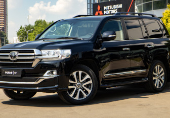 Подержанный автомобиль Toyota Land Cruiser Suv 2018 года (29 фото)