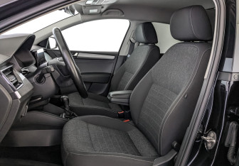 Подержанный автомобиль Skoda Rapid Liftback 2020 года (20 фото)