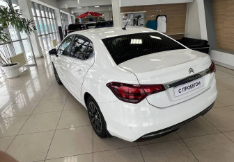 Подержанный автомобиль Citroen C4 Sedan 2017 года (7 фото)