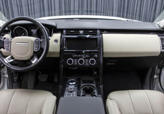 Подержанный автомобиль Land Rover Discovery 2018 года (16 фото)