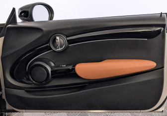 Подержанный автомобиль MINI Hatch 2022 года (25 фото)