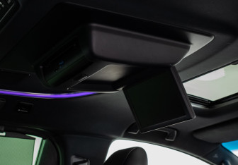 Подержанный автомобиль Toyota Alphard 2019 года (14 фото)