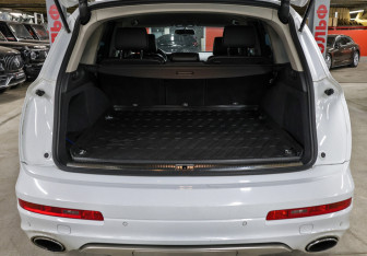 Подержанный автомобиль Audi Q7 2014 года (10 фото)