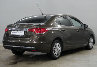 Подержанный автомобиль Citroen C4 Sedan 2013 года (5 фото)