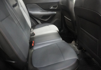 Подержанный автомобиль Opel Mokka 2013 года (10 фото)