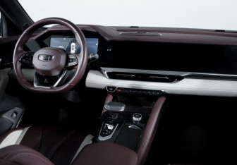 Подержанный автомобиль Geely Monjaro 2023 года (12 фото)