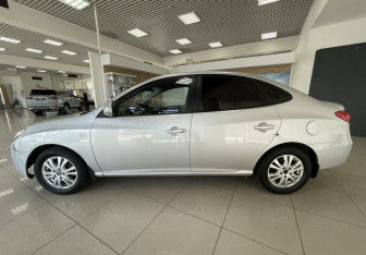 Подержанный автомобиль Hyundai Elantra Sedan 2009 года (8 фото)