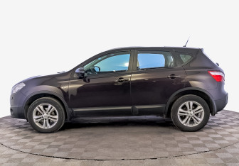 Подержанный автомобиль Nissan Qashqai 2011 года (8 фото)
