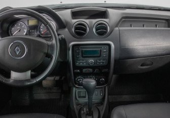 Подержанный автомобиль Renault Duster 2012 года (14 фото)