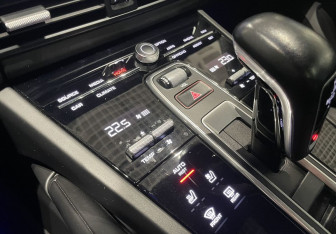 Подержанный автомобиль Porsche Cayenne 2019 года (17 фото)