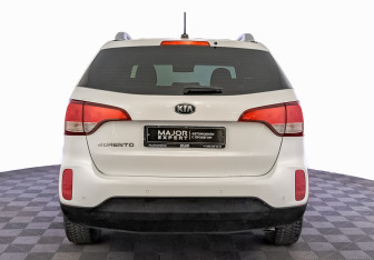 Подержанный автомобиль Kia Sorento 2018 года (6 фото)