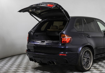 Подержанный автомобиль BMW X5 M 2010 года (19 фото)