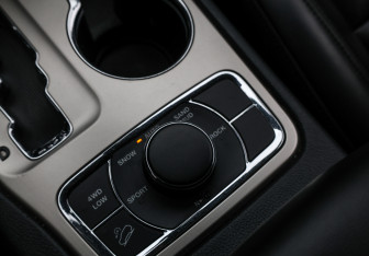 Подержанный автомобиль Jeep Grand Cherokee 2010 года (19 фото)