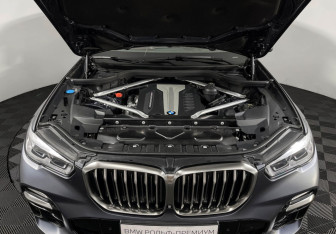 Подержанный автомобиль BMW X5 2018 года (10 фото)