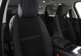 Подержанный автомобиль Land Rover Range Rover Velar 2018 года (16 фото)
