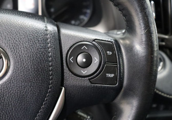 Подержанный автомобиль Toyota RAV4 2018 года (16 фото)