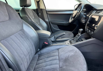 Подержанный автомобиль Skoda Octavia Liftback 2018 года (10 фото)