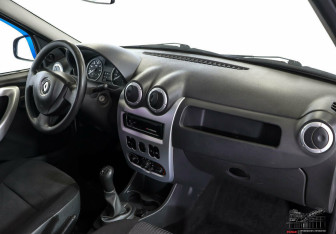 Подержанный автомобиль Renault Logan Sedan 2013 года (5 фото)