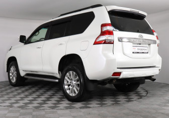 Подержанный автомобиль Toyota Land Cruiser Prado 2014 года (7 фото)