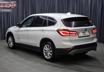 Подержанный автомобиль BMW X1 2015 года (7 фото)
