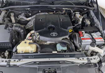 Подержанный автомобиль Toyota Hilux 2022 года (12 фото)