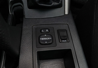 Подержанный автомобиль Toyota RAV4 2011 года (13 фото)