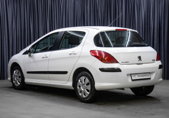 Подержанный автомобиль Peugeot 308 Hatchback 2010 года (7 фото)