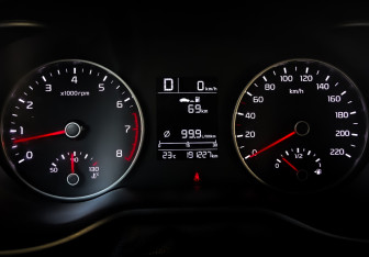 Подержанный автомобиль Kia Rio Hatchback 2020 года (13 фото)