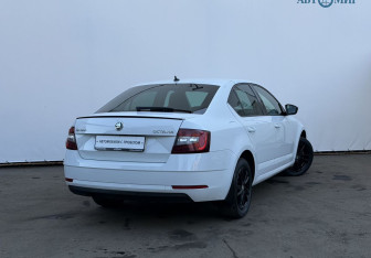 Подержанный автомобиль Skoda Octavia Liftback 2018 года (5 фото)