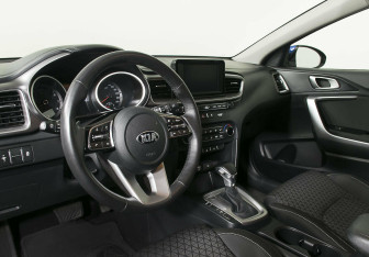 Подержанный автомобиль Kia Ceed Hatchback 2019 года (10 фото)