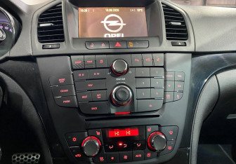 Подержанный автомобиль Opel Insignia Liftback 2013 года (12 фото)