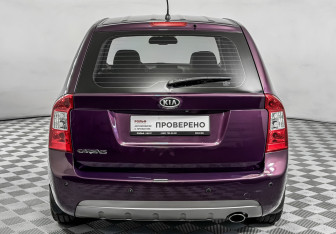 Подержанный автомобиль Kia Carens 2011 года (6 фото)