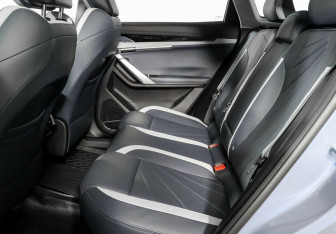 Подержанный автомобиль Geely Atlas 2024 года (14 фото)