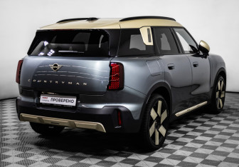 Подержанный автомобиль MINI Countryman 2023 года (5 фото)