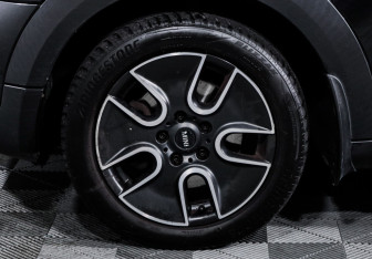 Подержанный автомобиль MINI Countryman 2016 года (15 фото)