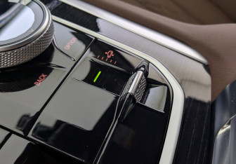 Подержанный автомобиль BMW X6 2025 года (19 фото)