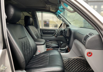 Подержанный автомобиль Toyota Land Cruiser Suv 2000 года (22 фото)