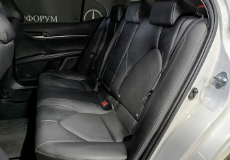 Подержанный автомобиль Toyota Camry Sedan 2021 года (18 фото)