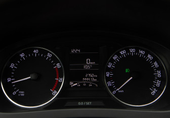 Подержанный автомобиль Skoda Rapid Liftback 2016 года (9 фото)