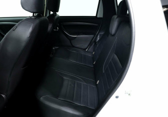 Подержанный автомобиль Renault Duster 2017 года (10 фото)