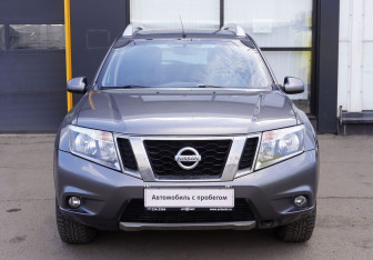 Подержанный автомобиль Nissan Terrano 2016 года (2 фото)