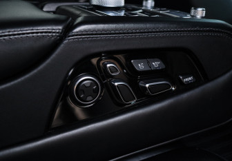 Подержанный автомобиль Kia K900 2019 года (11 фото)