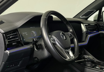 Подержанный автомобиль Volkswagen Touareg 2019 года (13 фото)