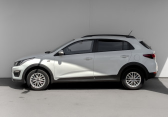 Подержанный автомобиль Kia Rio Hatchback 2019 года (8 фото)