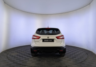 Подержанный автомобиль Nissan Qashqai 2014 года (6 фото)
